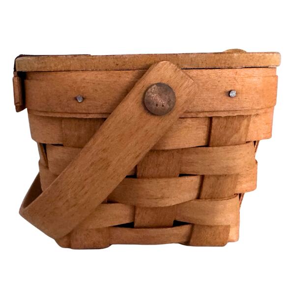 Vintage 1991 Longaberger Basket with Lid & Handle – Signed - Picture 9 of 12